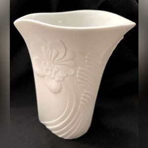 A.C. Kaiser Germany  - vase matte white bisque    Numbered. 0328 -